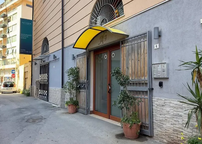 Molo Five * פלרמו