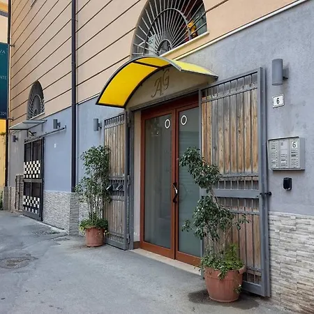 Molo Five * باليرمو